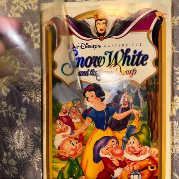 Snow White and The Seven Dwarfs - Picture 5 of 7